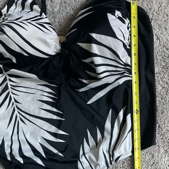 Kona Sol Plus Size Swimsuit Size 26W Black White Tropical Palm Leaf Print - Picture 4 of 12